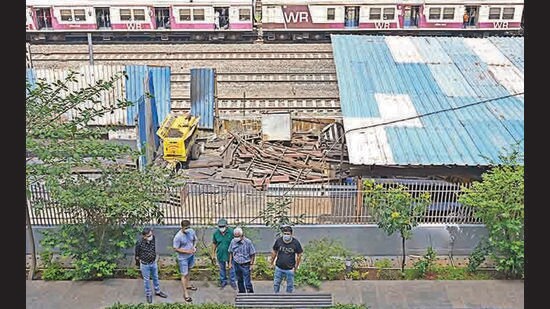 Following the residents’ complaints to the environment department, the Maharashtra Pollution Control Board (MPCB) on December 22, 2022 sent a letter to the additional general manager of WR with a copy to the residents. “You are requested to instruct the concerned contractor to take effective steps to minimise the noise pollution in that residential area,” said the letter, a copy of which is with HT. “Sand-blasting and painting activities shall be carried out in a closed area.” (Vijay Bate/HT Photo)
