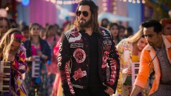 Salman Khan in a still from Kisi Ka Bhai Kisi Ki Jaan.