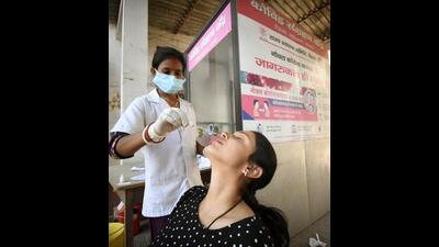 A health worker takes swab samples in Patna. (HT Photo) A health worker takes swab samples in Patna. (HT Photo)