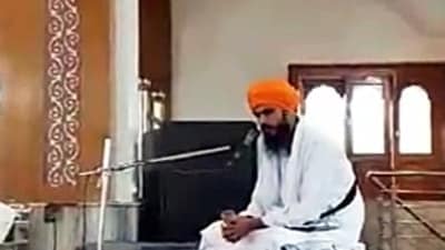 'Waris Punjab De' chief Amritpal Singh, who was on the run since March 18, addresses devotees in the Rodewala Gurudwara hours before his arrest by the Punjab Police, in Moga on Sunday. (ANI Photo) 'Waris Punjab De' chief Amritpal Singh, who was on the run since March 18, addresses devotees in the Rodewala Gurudwara hours before his arrest by the Punjab Police, in Moga on Sunday. (ANI Photo)
