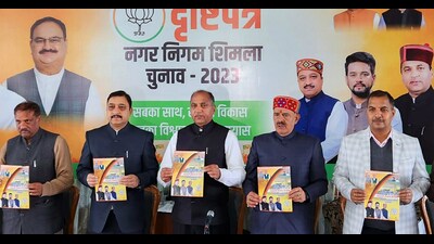 Former chief minister Jai Ram Thakur with ex-BJP state chief Suresh Kashyap and other BJP leaders releasing the Shimla MC manifesto in Shimla on Sunday. (Deepak Sansta/HT) Former chief minister Jai Ram Thakur with ex-BJP state chief Suresh Kashyap and other BJP leaders releasing the Shimla MC manifesto in Shimla on Sunday. (Deepak Sansta/HT)