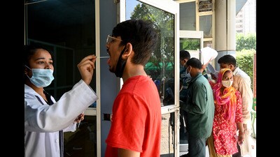The expert members said that the current Covid-19 wave is not dangerous and the cases are not severely symptomatic (HT FILE PHOTO) The expert members said that the current Covid-19 wave is not dangerous and the cases are not severely symptomatic (HT FILE PHOTO)