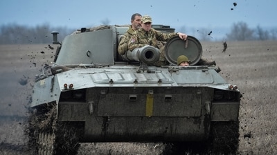 Ukrainian service members ride a self-propelled howitzer, as Russia's attack on Ukraine continues, near the front line city of Bakhmut, Ukraine April 7. (REUTERS)