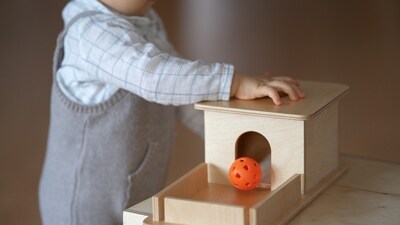 Focus and concentration: Montessori classrooms are designed to help children develop their ability to concentrate and focus on tasks. By providing a peaceful and structured environment, children are encouraged to engage in deep, uninterrupted work that allows them to fully immerse themselves in learning.&nbsp; (Unsplash)