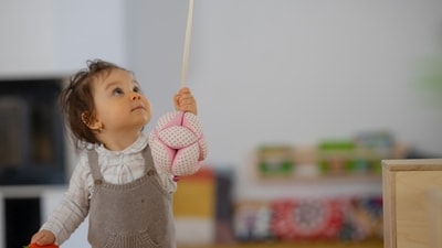 Montessori education method is based on the belief that children are naturally curious and want to learn and that they learn best when given the freedom to explore and discover on their own. Here are six ways Montessori education can shape your child:&nbsp; (Unsplash)