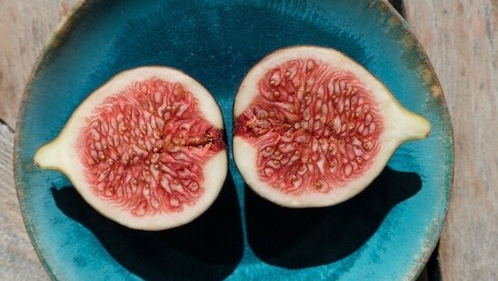 Figs are natural remedy for high blood pressure, constipation, piles, digestive troubles, excess vata or wind in the body, help in weight loss, fighting skin disorders, lowering cholesterol, improving digestion. Women should eat 3-4 dried fig daily to replenish calcium and iron.(Pixabay)