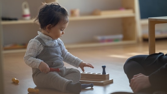 Montessori education method is based on the belief that children are naturally curious and want to learn and that they learn best when given the freedom to explore and discover on their own. Here are six ways Montessori education can shape your child:&nbsp;(Unsplash)