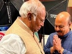 In the picture, Basavaraj Bommai can be seen greeting Mallikarjun Kharge with folded hands. In the picture, Basavaraj Bommai can be seen greeting Mallikarjun Kharge with folded hands.