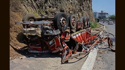 Five people lost their lives and 22 others sustained injuries in an accident near the Swami Narayan temple on the Pune-Bengaluru highway early Sunday morning (HT DILE PHOTO) Five people lost their lives and 22 others sustained injuries in an accident near the Swami Narayan temple on the Pune-Bengaluru highway early Sunday morning (HT DILE PHOTO)
