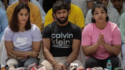 Indian wrestlers Vinesh Phogat, Bajrang Punia, and Sakshi Malik address a news conference as they take part in a sit-in protest demanding arrest of Wrestling Federation of India (WFI) chief. (Reuters)