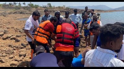 Lonavla rural police said search operations started from Sunday 2 pm and went till 7:30 pm. Search operation resumed on Monday at 8 am and the body was found around 2 pm. (HT PHOTO)