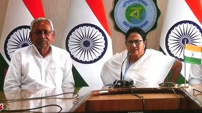 Bihar chief minister Nitish Kumar and his West Bengal counterpart Mamata Banerjee. (Twitter/ANI) Bihar chief minister Nitish Kumar and his West Bengal counterpart Mamata Banerjee. (Twitter/ANI)