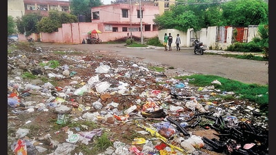 Officials say areas outside the municipal limits are the root of the problem as these neither have a waste segregation plan in place nor do they have resource management centres. (HT File) Officials say areas outside the municipal limits are the root of the problem as these neither have a waste segregation plan in place nor do they have resource management centres. (HT File)