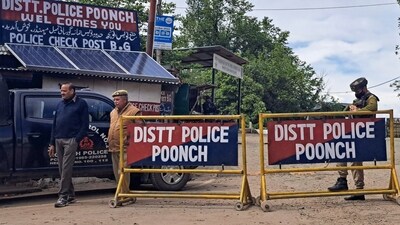 Poonch: Security personnel stand guard at a police blockade at Bhimber Gali sector, near the site of Thursday's terror attack in which five army personnel were killed, in Poonch district, Saturday, April 22, 2023. (PTI Photo)(PTI04_22_2023_000251B) (PTI) Poonch: Security personnel stand guard at a police blockade at Bhimber Gali sector, near the site of Thursday's terror attack in which five army personnel were killed, in Poonch district, Saturday, April 22, 2023. (PTI Photo)(PTI04_22_2023_000251B) (PTI)