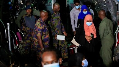 People rest as they flee clashes between the paramilitary Rapid Support Forces and the army in Khartoum, Sudan April 24, 2023. REUTERS/El-Tayeb Siddig (REUTERS)
