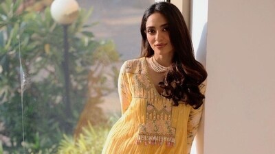 Sobhita Dhulipala, who experimented with Indian looks in her show Made in Heaven, wore a yellow kurta outfit for another event in Kochi.&nbsp; 