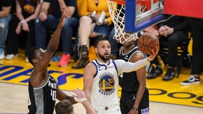 Stephen Curry #30 of the Golden State Warriors drives to the basket against the Sacramento Kings during the third quarter in Game Four of the Western Conference First Round Playoffs at Chase Center on April 23, 2023 in San Francisco, California. (Getty Images via AFP) Stephen Curry #30 of the Golden State Warriors drives to the basket against the Sacramento Kings during the third quarter in Game Four of the Western Conference First Round Playoffs at Chase Center on April 23, 2023 in San Francisco, California. (Getty Images via AFP)