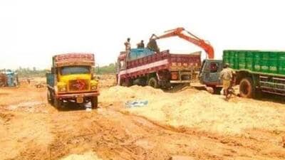 The SDM stopped two trucks and directed their seizure when drivers could not produce valid documents. (Representative file image) The SDM stopped two trucks and directed their seizure when drivers could not produce valid documents. (Representative file image)