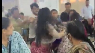 Two women get into fist fight for a saree at Bengaluru's discount store. Video Two women get into fist fight for a saree at Bengaluru's discount store. Video