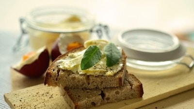 Eating too many refined carbs: Refined carbs lack fibre and cause blood sugar fluctuations, which are the primary reasons why eating too many of them may leave you feeling hungry. Eating too many refined carbs: Refined carbs lack fibre and cause blood sugar fluctuations, which are the primary reasons why eating too many of them may leave you feeling hungry. 