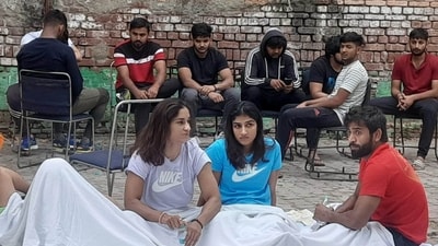 Wrestlers Bajrang Punia, Vinesh Phogat and others get up after spending a whole night at Jantar Mantar road as part of their protest. (HT Photo / Vipin Kumar) Wrestlers Bajrang Punia, Vinesh Phogat and others get up after spending a whole night at Jantar Mantar road as part of their protest. (HT Photo / Vipin Kumar)