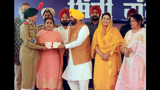 Punjab chief minister Bhagwant Mann along with his wife Dr Gurpreet Kaur at a prize distribution ceremony, at Government Girls College, in Patiala on Monday. (ANI)