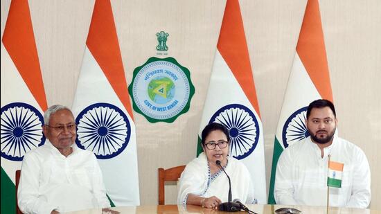 West Bengal chief minister Mamata Banerjee with Bihar chief minister Nitish Kumar and deputy chief minister Tejashwi Yadav during a joint press conference, in Howrah on Monday. (ANI)