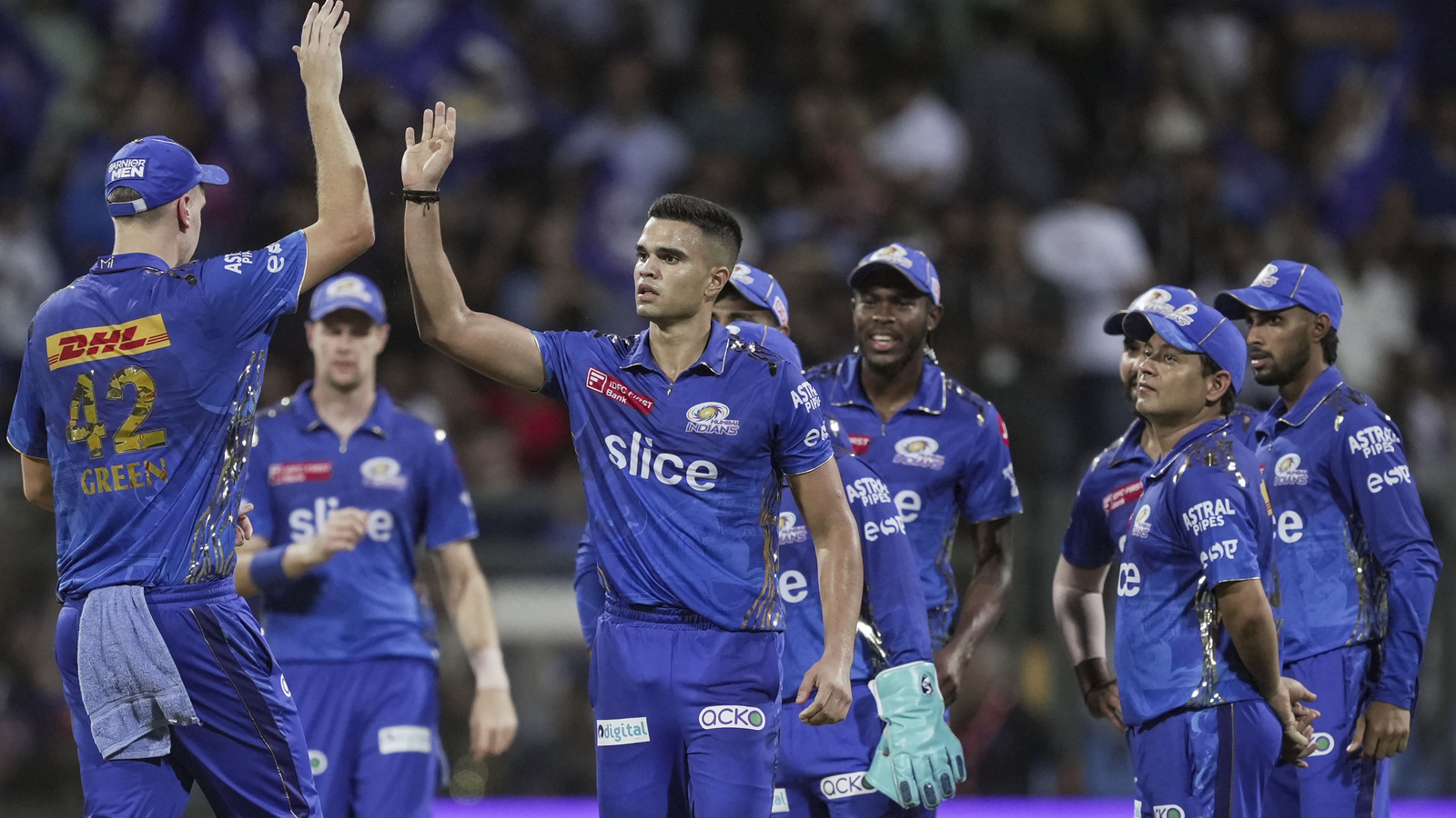 Arjun Tendulkar को चोटिल करने के बाद हँसते हुए नजर आये हार्दिक पांड्या, सोशल मीडिया पर वायरल हुआ रिएक्शन वीडियो
