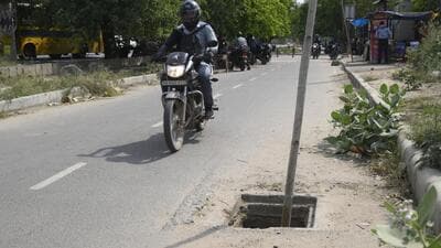 A deep sewer manhole lies open in the cycle track lane in Sector 39 near Cyber Parkin Gurugram on Tuesday. (Parveen Kumar/HT Photo) A deep sewer manhole lies open in the cycle track lane in Sector 39 near Cyber Parkin Gurugram on Tuesday. (Parveen Kumar/HT Photo)