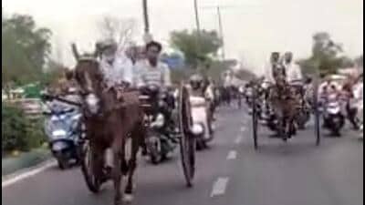 A screengrab of an alleged video of the race on Sunday. On Sunday, at around 4.30 pm, the Kamla Market police station was informed about an illegal horse cart race, with some people on two-wheelers driving along the participants, clearing traffic out of the way. (HT Photo) A screengrab of an alleged video of the race on Sunday. On Sunday, at around 4.30 pm, the Kamla Market police station was informed about an illegal horse cart race, with some people on two-wheelers driving along the participants, clearing traffic out of the way. (HT Photo)