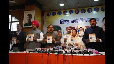 Himachal Pradesh chief minister Sukhvinder Singh Sukhu, Congress state president Pratibha Singh, deputy chief minister Mukesh Agnihotri and other leaders release the election manifesto in Shimla on Tuesday. (Deepak Sansta/HT) Himachal Pradesh chief minister Sukhvinder Singh Sukhu, Congress state president Pratibha Singh, deputy chief minister Mukesh Agnihotri and other leaders release the election manifesto in Shimla on Tuesday. (Deepak Sansta/HT)