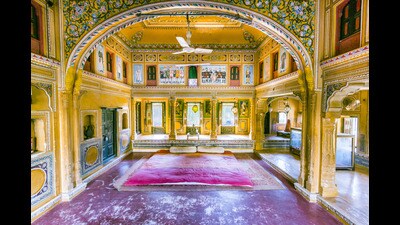 India and languages; a palace with open windows. (travelview / Shutterstock) India and languages; a palace with open windows. (travelview / Shutterstock)