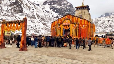 Kedarnath Temple Chief Priest Jagadguru Rawal Bhima Shankar Ling Shivacharya opened the portals. (PTI) Kedarnath Temple Chief Priest Jagadguru Rawal Bhima Shankar Ling Shivacharya opened the portals. (PTI)