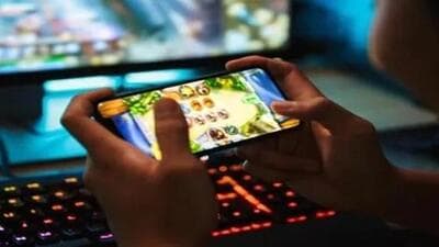 Police said the child died on the spot after the mobile phone exploded in her hand. (Representative file image) Police said the child died on the spot after the mobile phone exploded in her hand. (Representative file image)