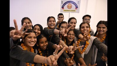 Successful UP Board students of a school in Lucknow showing victory sign after the results were announced. (Deepak Gupta/HT) Successful UP Board students of a school in Lucknow showing victory sign after the results were announced. (Deepak Gupta/HT)
