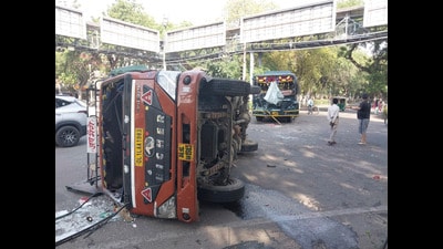 The impact of the collision caused the pick-up truck to overturn, leaving its driver trapped. The bus driver was also injured. (HT Photo)