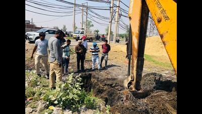 To identify the violators discharging industrial effluent into municipal sewer leading to STPs, a night surveillance was carried out by a joint team comprising officials of the board. (HT Photo)