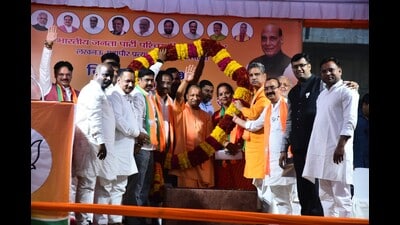 UP chief minister Yogi Adityanath at a public meeting held in support of party’s mayoral candidate for Lucknow Sushma Kharkwal. (HT photo) UP chief minister Yogi Adityanath at a public meeting held in support of party’s mayoral candidate for Lucknow Sushma Kharkwal. (HT photo)