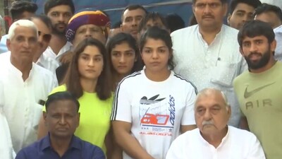 In a video, posted by news agency ANI, several wrestlers can be seen with the politicians including Hooda. (Twitter/ANI)