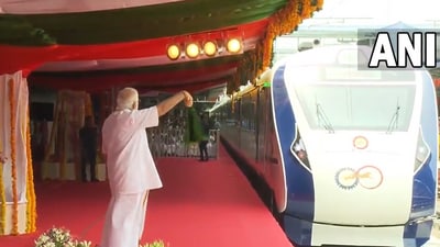 PM Modi flags off Vande Bharat Express (ANI) PM Modi flags off Vande Bharat Express (ANI)