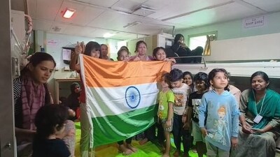 278 Indians departed for Jeddah on INS Sumedha. (source:Twitter/@MEAIndia)