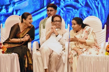 Vidya Balan with Hridaynath Mangeshkar and Asha Bhosle during the 81st Dinanath Mangeshkar Awards, at Pashnamukhananda Auditorium. (ANI) (Sandeep Mahankal) Vidya Balan with Hridaynath Mangeshkar and Asha Bhosle during the 81st Dinanath Mangeshkar Awards, at Pashnamukhananda Auditorium. (ANI) (Sandeep Mahankal)