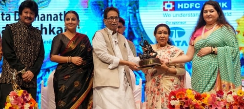 Asha Bhosle being presented Lata Deenanath Mangeshkar Puraskar by musician Pandit Hridaynath Mangeshkar. (PTI) (PTI) Asha Bhosle being presented Lata Deenanath Mangeshkar Puraskar by musician Pandit Hridaynath Mangeshkar. (PTI) (PTI)