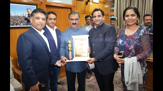A delegation of the Himachal Prawasi Global Association meets chief minister Sukhvinder Singh Sukhu in Shimla on Tuesday. (HT Photo)