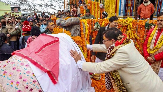 Devotees celebrated the occasion by playing loud drumbeats and dancing on the streets as they chanted "Jai bholenath" and "Har-Har Mahadev" slogans.(PTI)