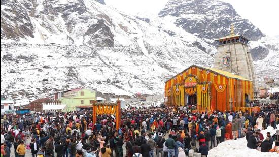 The portals of Kedarnath Dham were opened amid Vedic chants at 6.20am on Tuesday. (HT Photo)