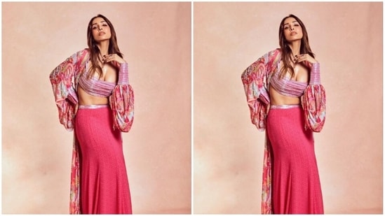 Styled by fashion stylist house who Wore What When, Malaika wore her tresses open in wavy curls with a middle part as she raised hotness on Instagram with her pictures.&nbsp;(Instagram/@malaikaaroraofficial)