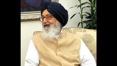 Arorsa said that Badal’s popularity can be seen from the fact that all the social media platforms are flooded with condolence and remembrance messages. (HT File Photo)