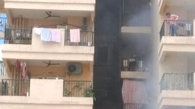 By the time fire department officials reached the spot, the flat occupants had already exited. (HT photo) By the time fire department officials reached the spot, the flat occupants had already exited. (HT photo)