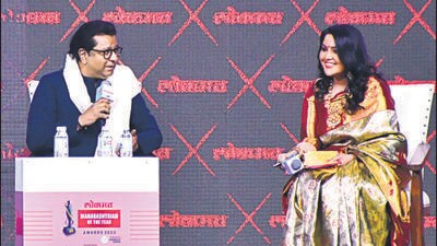 Mumbai, India - April 26, 2023: NCP leader MP Amol Kolhe, MNS chief Raj Thackeray and Amruta Fadnavis interact during the Lokmat Maharashtrian of the Year Awards 2023, at NSCI Dome, Worli, in Mumbai, India, on Wednesday, April 26, 2023. (Photo by Bhushan Koyande/HT Photo) (HT PHOTO)